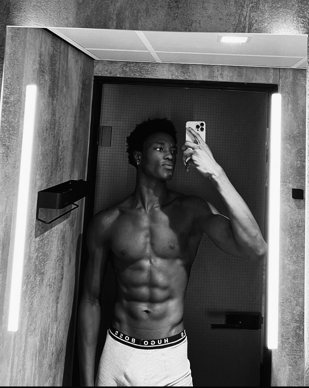 Profil de Ilhan, 25 ans, Libertine à Eyebrow