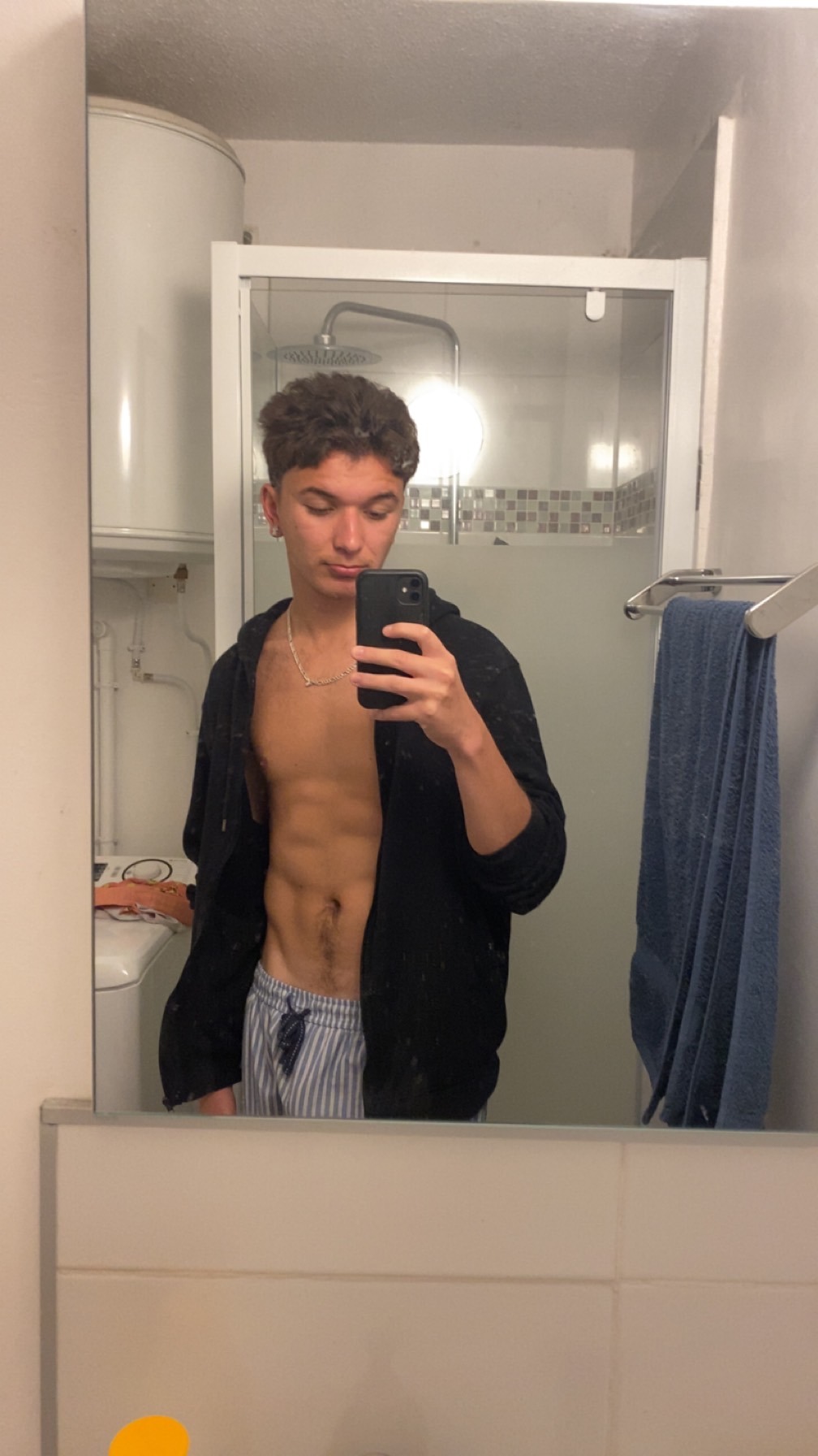 Profil de Atef, 25 ans, Libertine à Loreburn