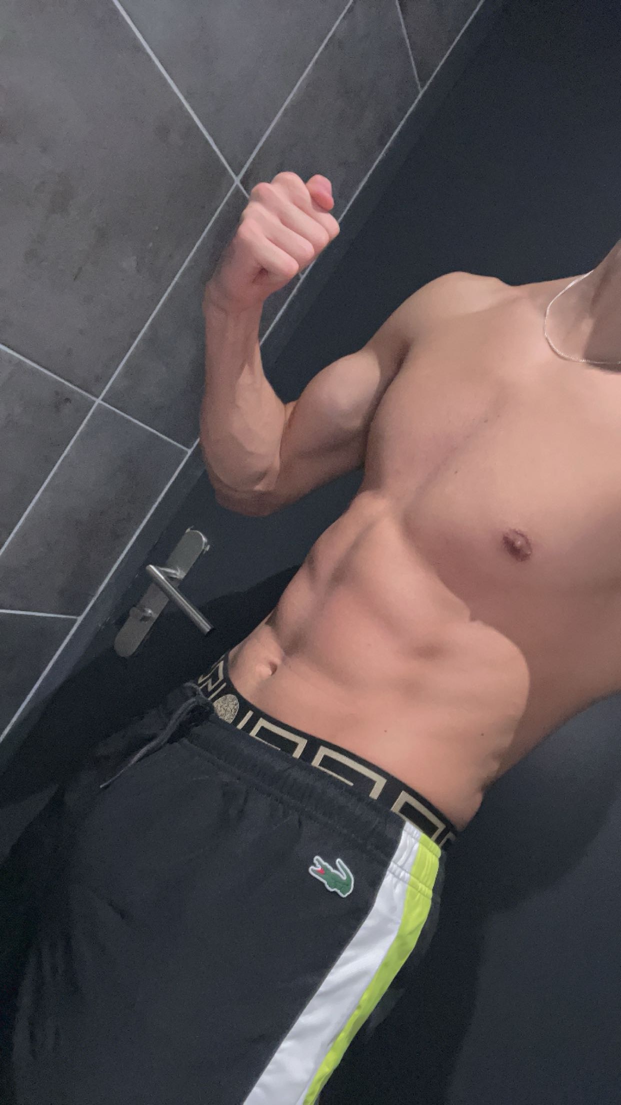 Profil de Eduard, 22 ans, Libertine à Clark's Harbour
