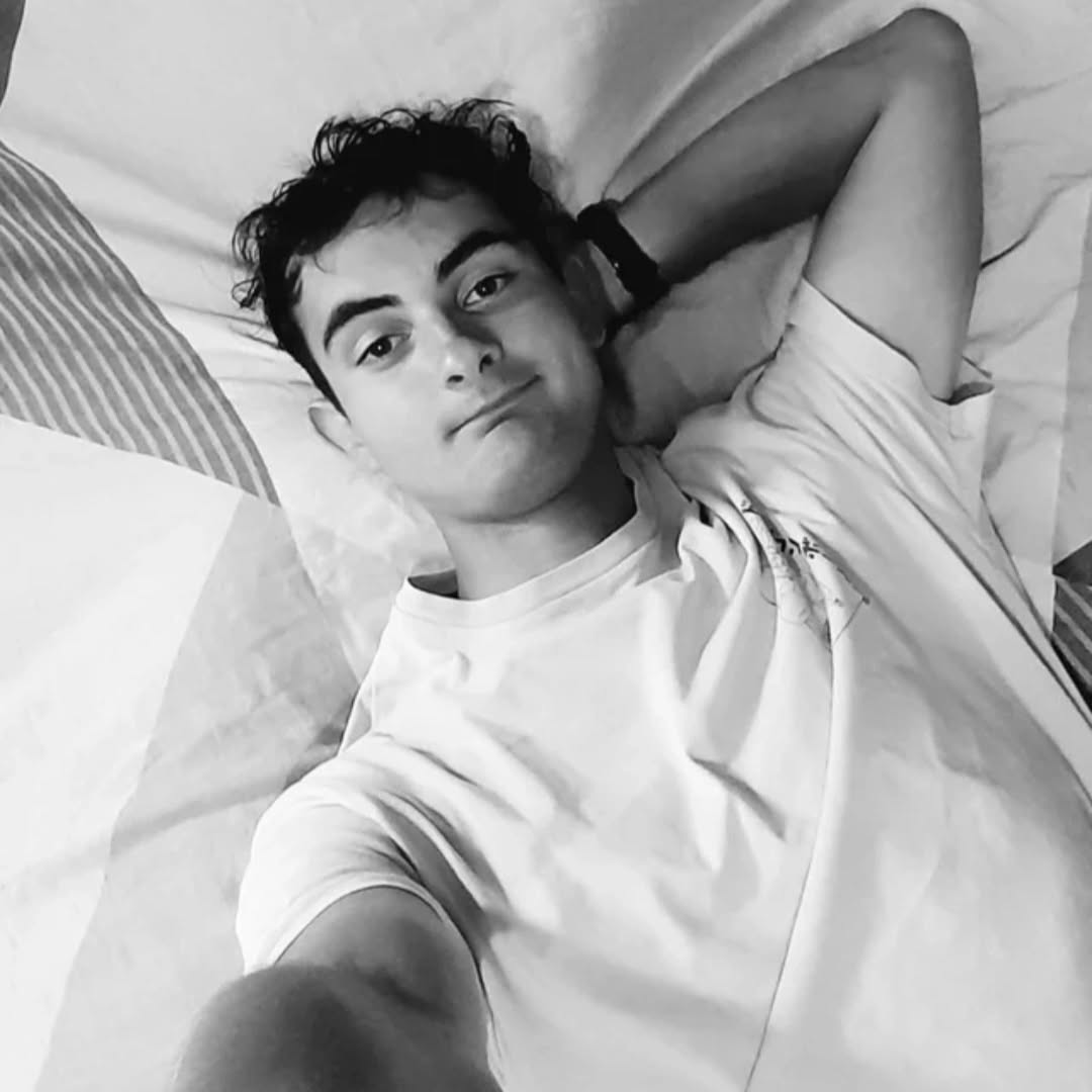 Profil de Adem, 25 ans, Libertine à Sainte-Béatrix