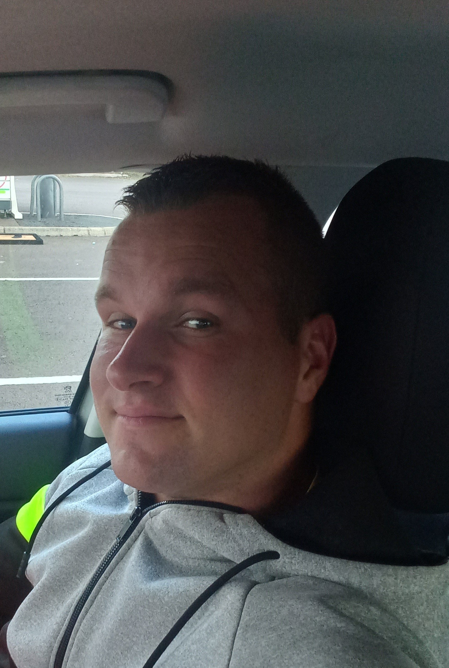 Profil de Djulian, 27 ans, Libertine à Innisfail